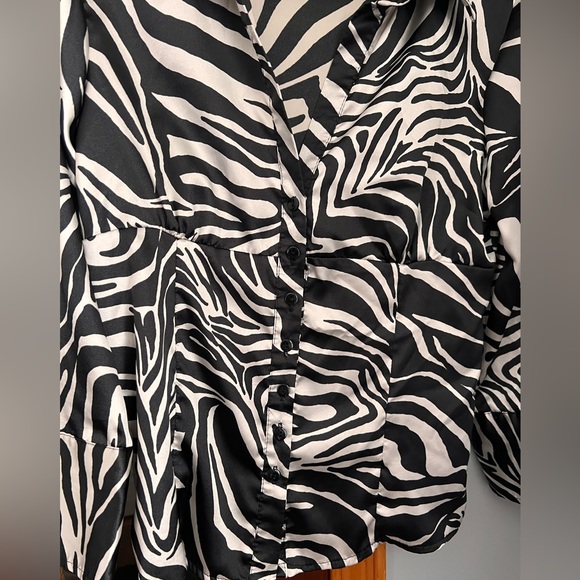 🔥⭐️Rinascimento Animal Print Top - Picture 2 of 6